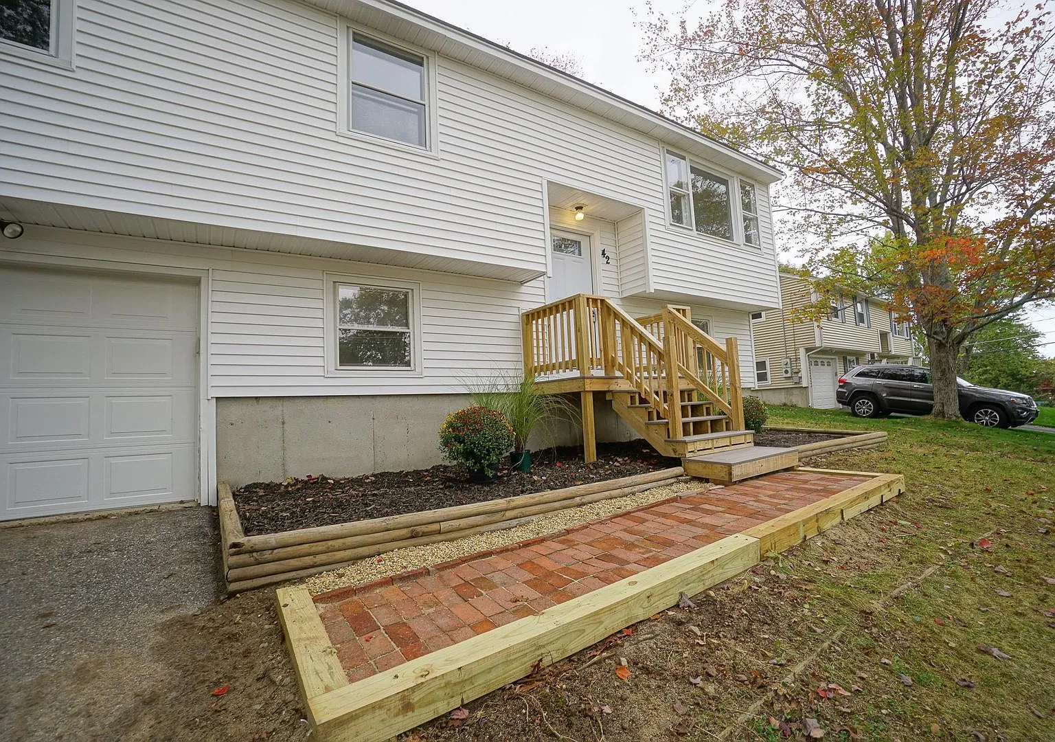 Updated and Comfortable Split Level Living in Nashua - $3500/mo - 42 Woodfield Dr, Nashua, NH — Photo 2