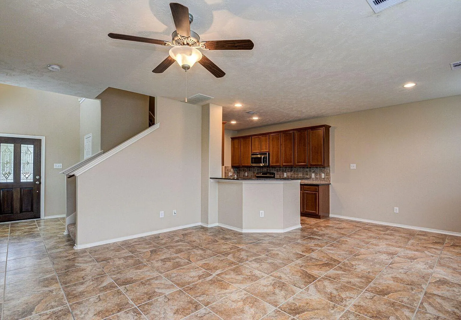 3 bed, 2.5 bath, 1627 sqft, $1,880 — Photo 2