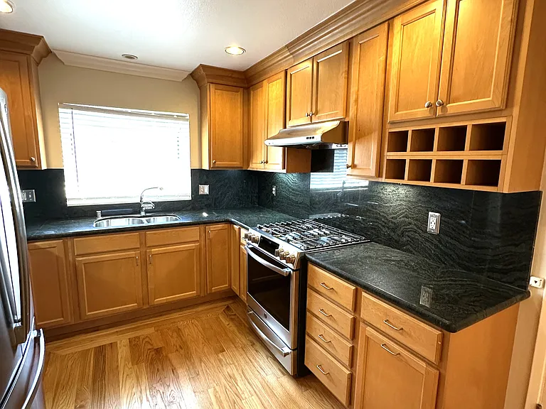 1045 W McKinley Ave — Photo 6