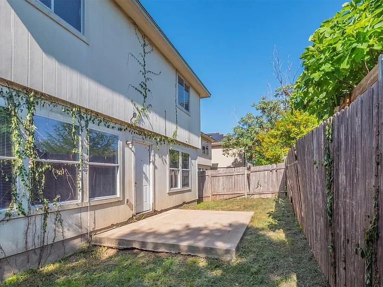 7106 Thannas Way — Photo 23