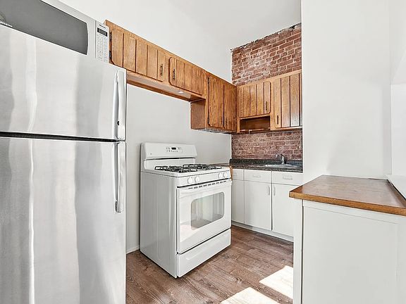 5th image of 215 8th Ave #11