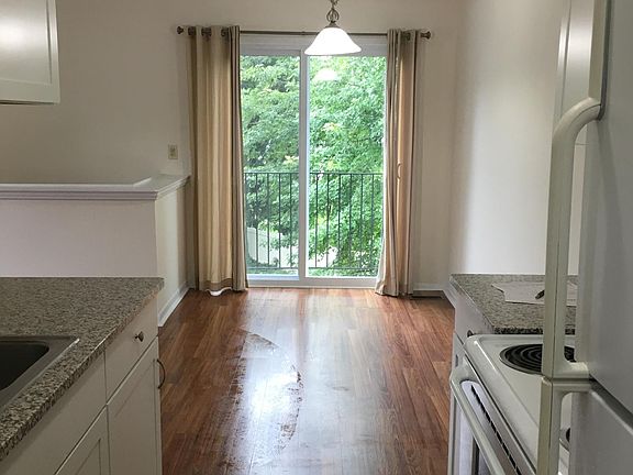 3rd image of 2631 Fenwick Ct