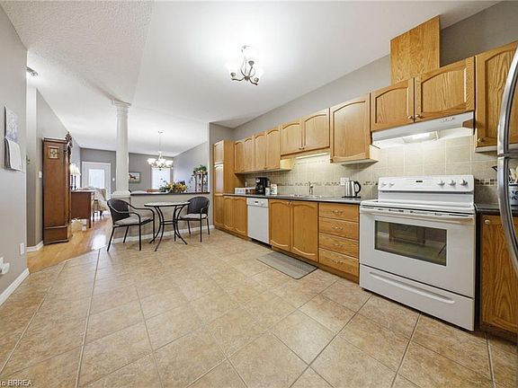 4th image of 10 Cobblestone Dr #35