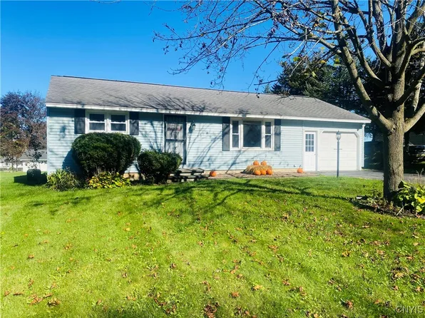 122 Charles Dr, Camillus, NY 13031