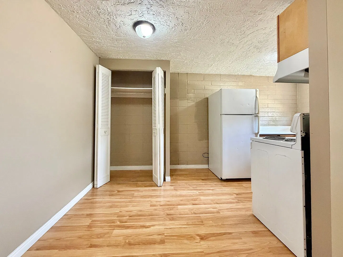 X1-Cheyenne Apartments — Photo 4