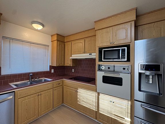5th image of 123 Evandale Ave APT B
