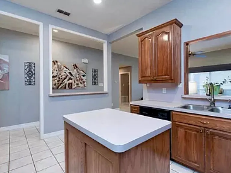 815 Montreal Dr — Photo 14