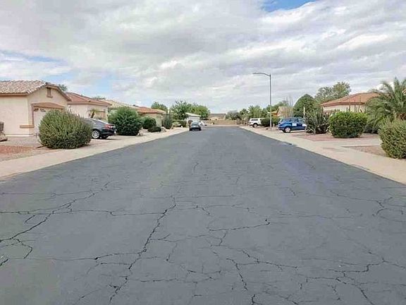 Exterior Neighborhood (street photo)