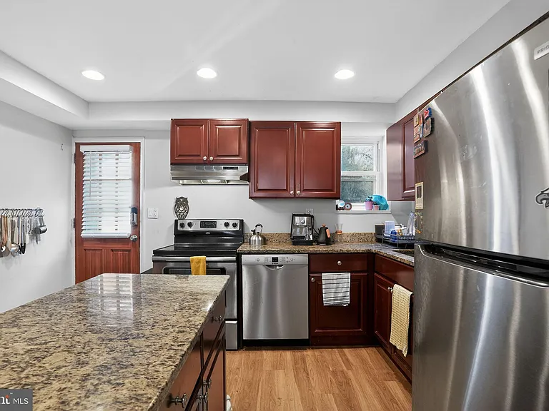 2623 Emerald St — Photo 12