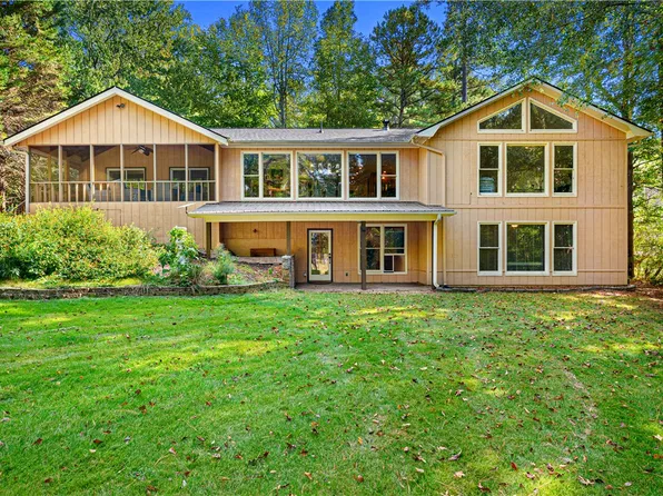 205 Grizzly Bear Ln, Hartwell, GA 30643