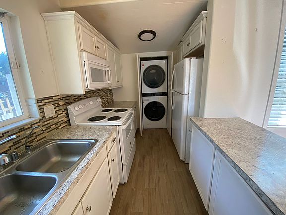 2nd image of 210 Lobelia Dr