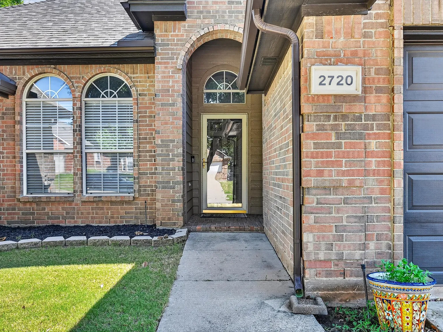 3 bed, 1887 sqft, $2,300 — Photo 3