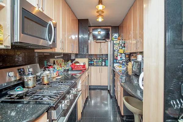 Sold by Azbel Real Estate, Inc. | media 18