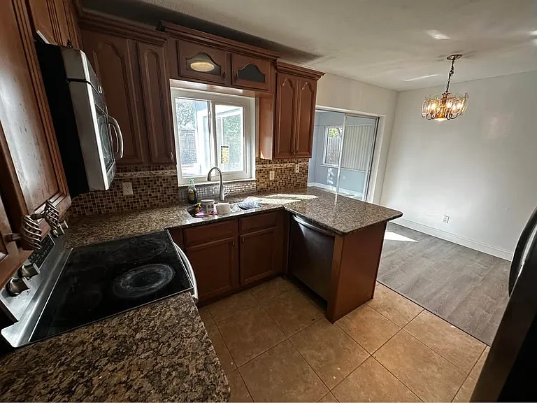 2042 Shadow Ln — Photo 4