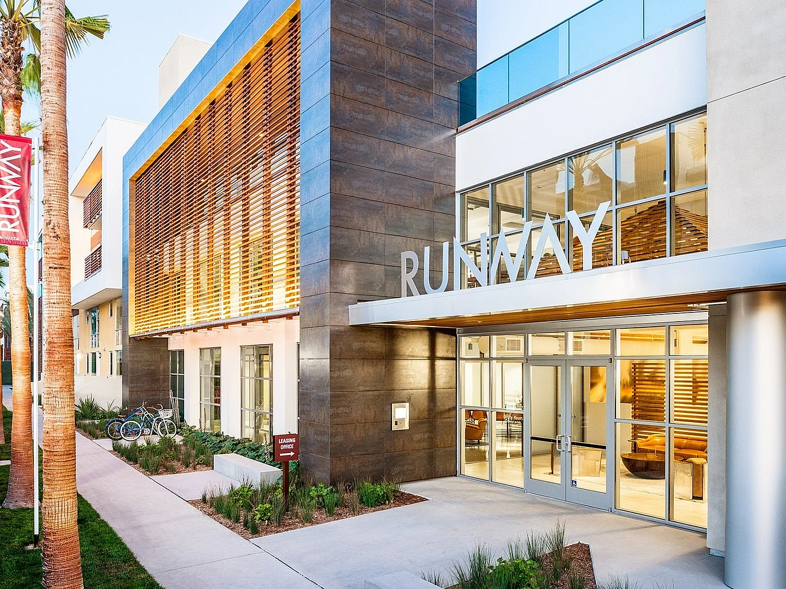 Runway Playa Vista — Photo 4