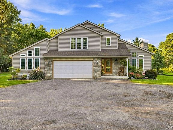 2nd image of 360 Tonawanda Creek Rd