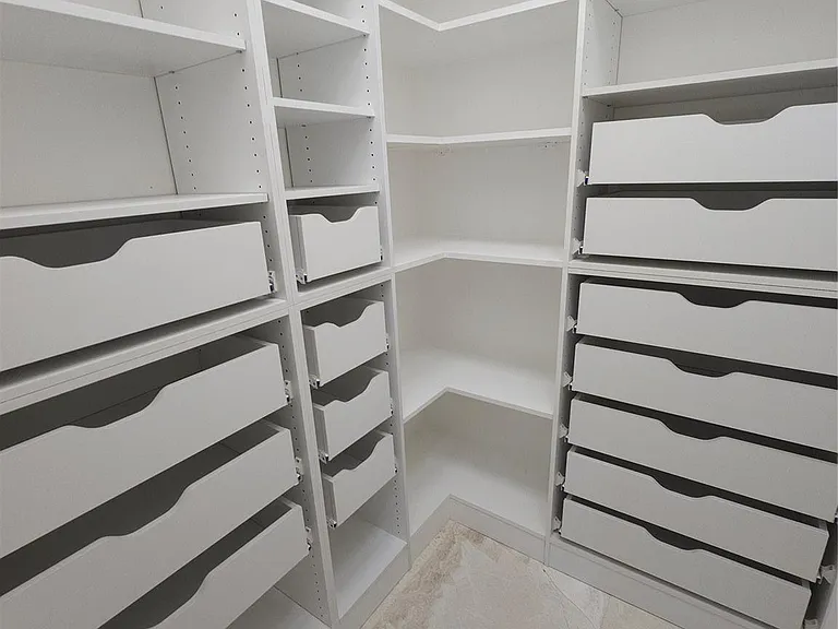 5770 Coach House Cir #F — Photo 10