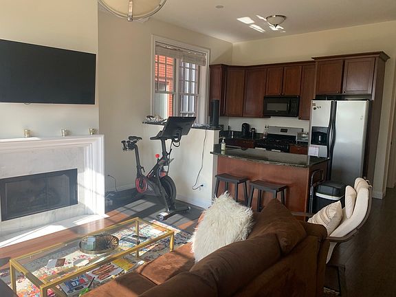 3rd image of 1713 N Sheffield Ave APT 3N