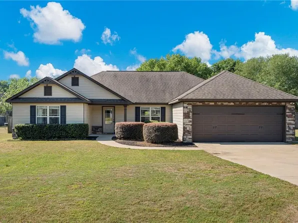 9 Silver Eagle Ct, Fort Mitchell, AL 36856