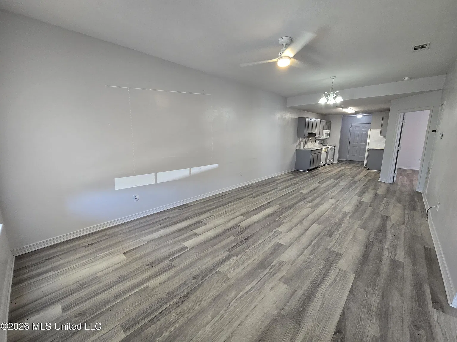 3 bed, 2.0 bath, 1200 sqft, $1,400 — Photo 2