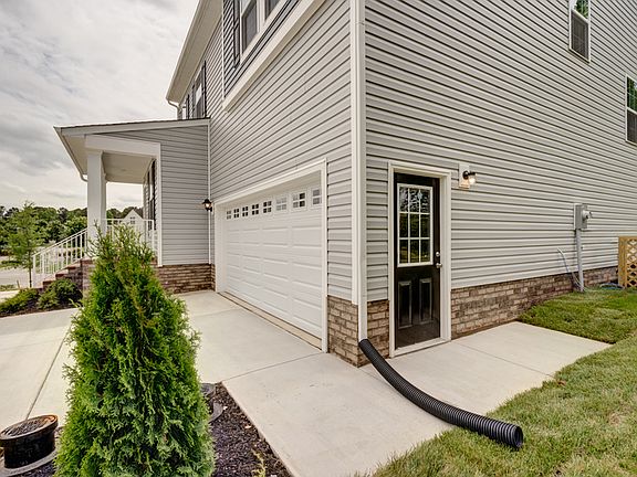 4th image of 300 Northfield Ln