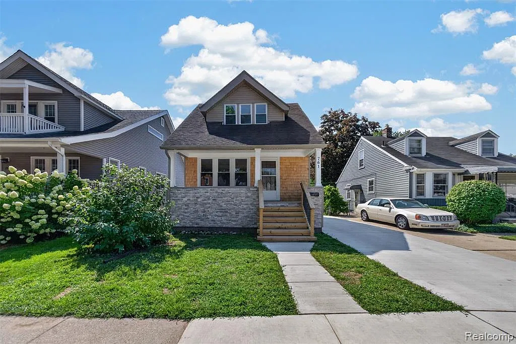 3 bed, 1.0 bath, 859 sqft, $2,250 — Photo 2