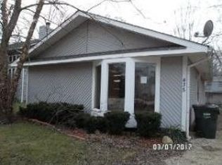 435 Pine Grove Rd, Lakemoor, IL 60051