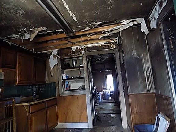 3rd image of 517 E 3rd St