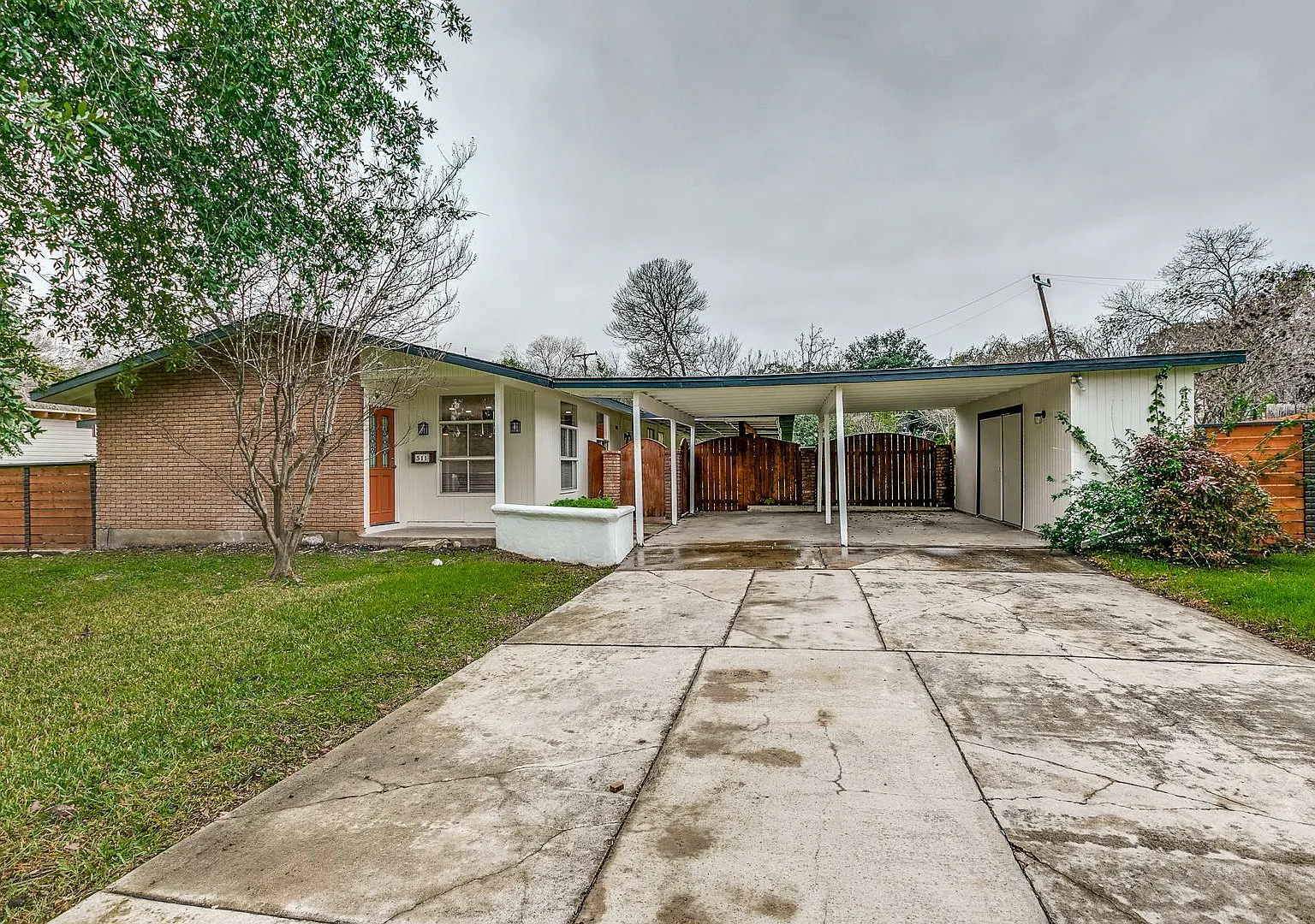 Mid-Century Modern In Bel Meade — Photo 3