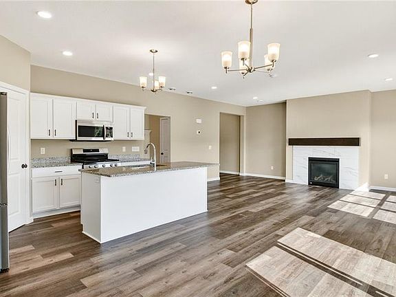 5th image of 415 Bruce Larson Way