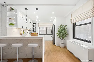 305 East 40th Street, #2T