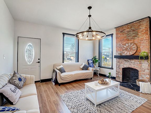 3rd image of 3070 Parsons Ave