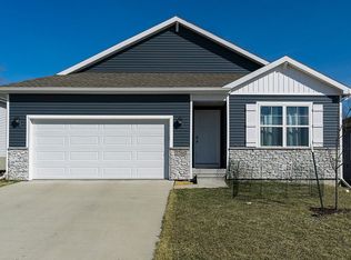 2786 Anne Dr, Hiawatha, IA 52233