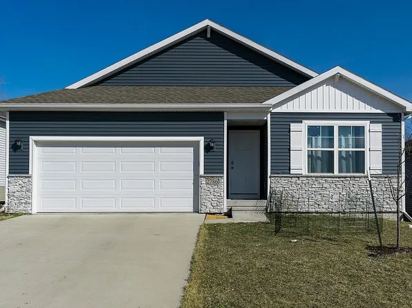 2786 Anne Dr, Hiawatha, IA 52233