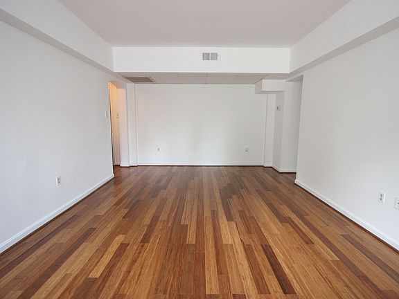 3rd image of 1800 Queens Ln #198