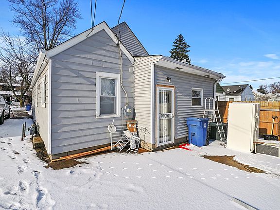 5th image of 14525 Justine St