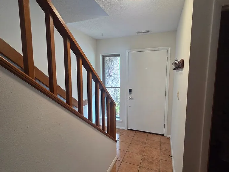 2588 E Sweetbriar Dr — Photo 23