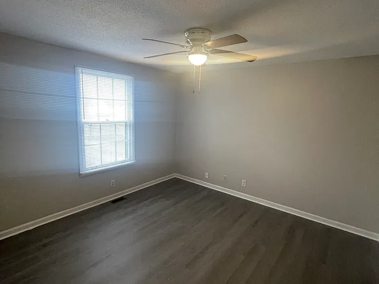 711 Shelton Cir — Photo 11
