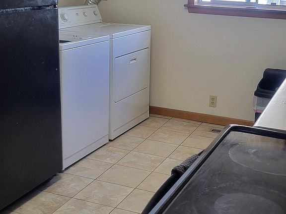 3rd image of 1111-1113 Marshall St #14924256