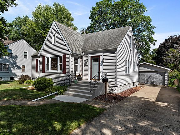 2nd image of 1224 Massachusetts Ave
