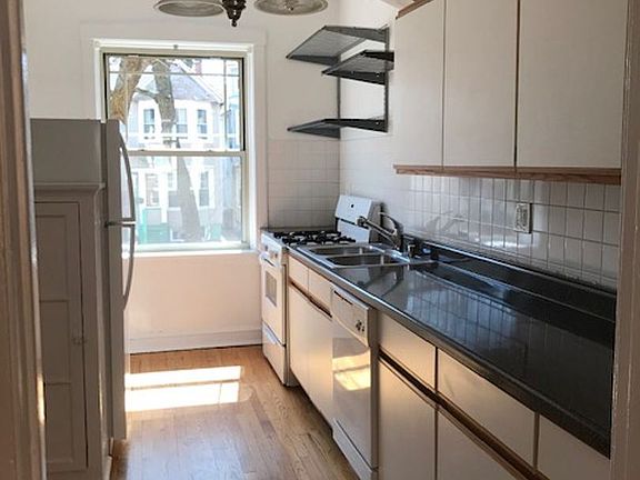 3rd image of 1735 W Thorndale Ave Unit 2A