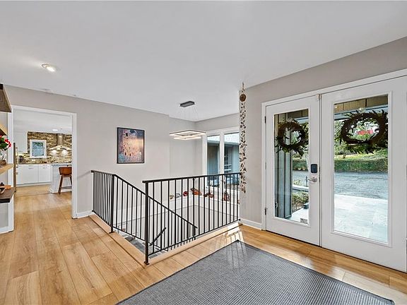 3rd image of 934 Sea Cliff Dr