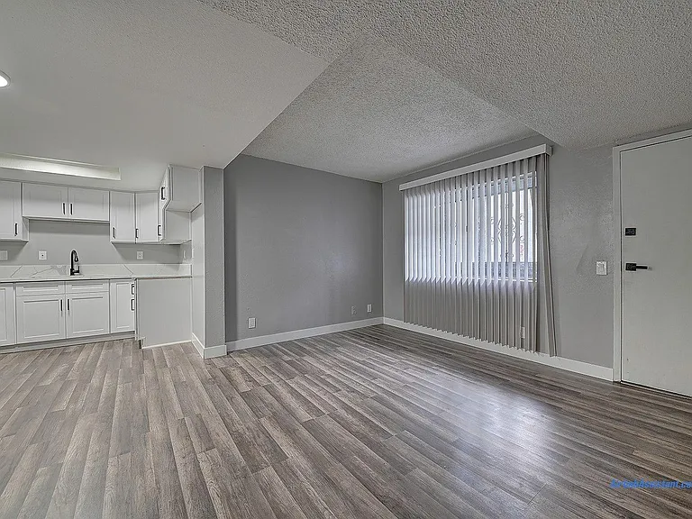 5524-5526 Atlantic Avenue — Photo 9