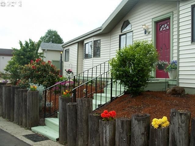 1st image of 5102 NE 121st Ave