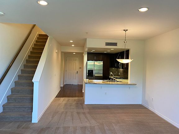 2nd image of 931 E Walnut St Unit 311