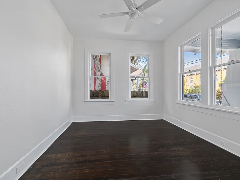905 E Saint Clair St — Photo 10