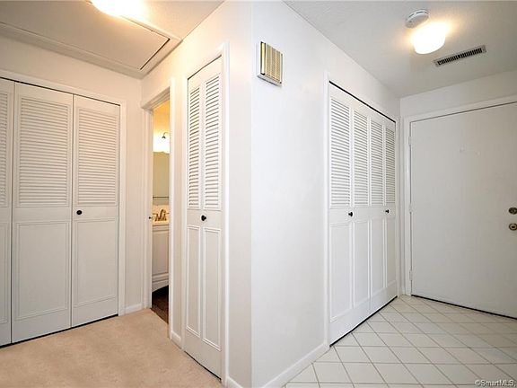 4th image of 126 Hollister Way S