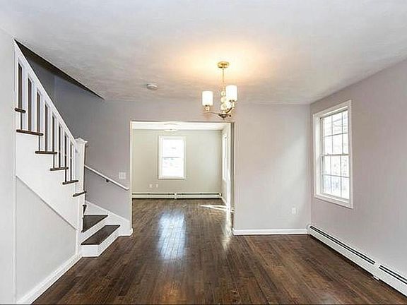 5th image of 93 Bartlett Ave