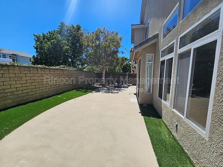 4782 Templeton St — Photo 32
