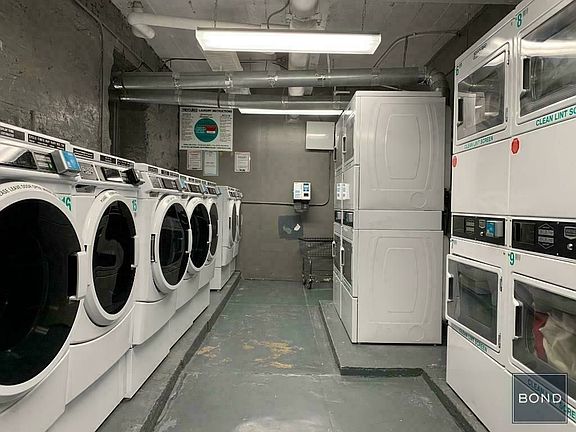 5th image of 822 W 187th St #4J
